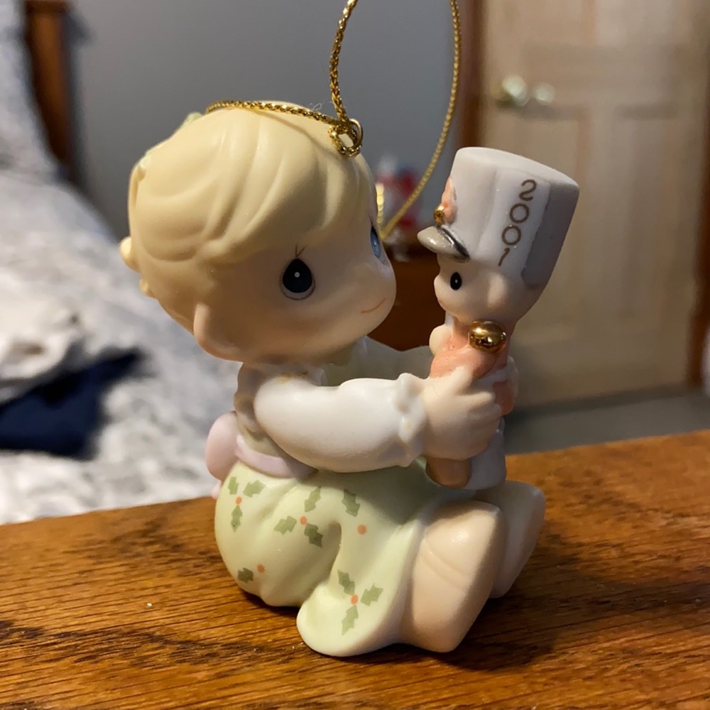 2001 Precious Moments ornament